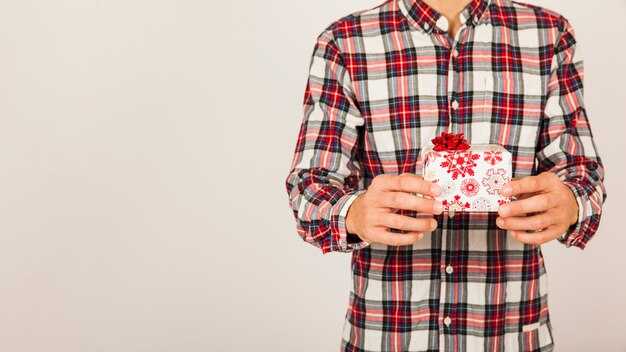 Как трогательно поздравить мужчину с днем рождения своими словами красиво